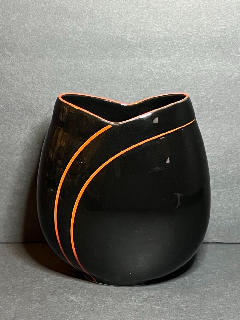 Vintage MCM Rare Seizan Gama Kiln Glossy Black & Red Porcelain Folded Rim Vase